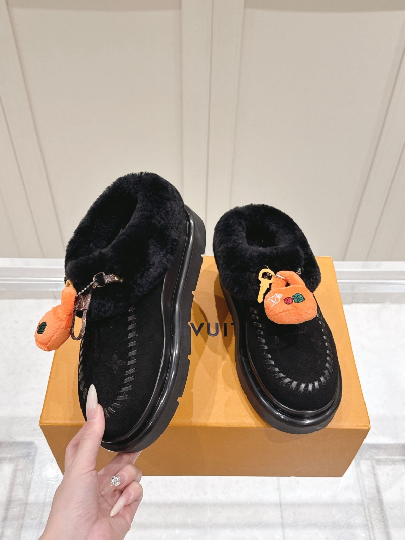 l0vis Vvtt0n slippers